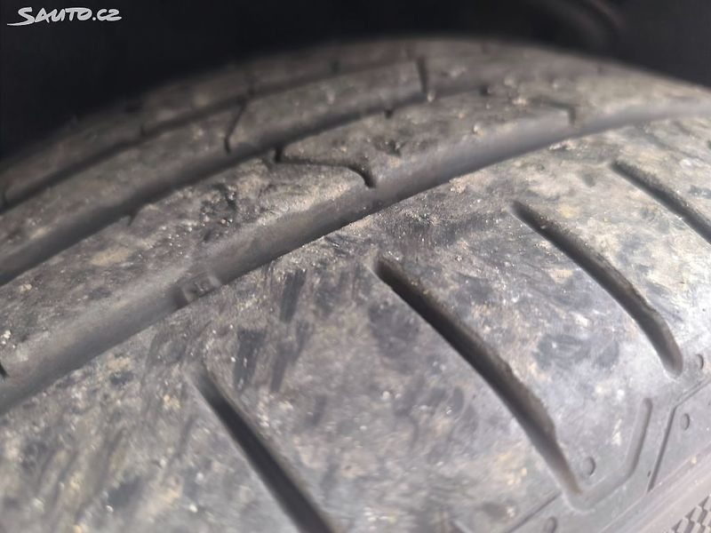 Hyundai ix35 2.0D4X4,70KM,MAX VÝBAVA,KRÁSNÝ - fotka 26 z 31