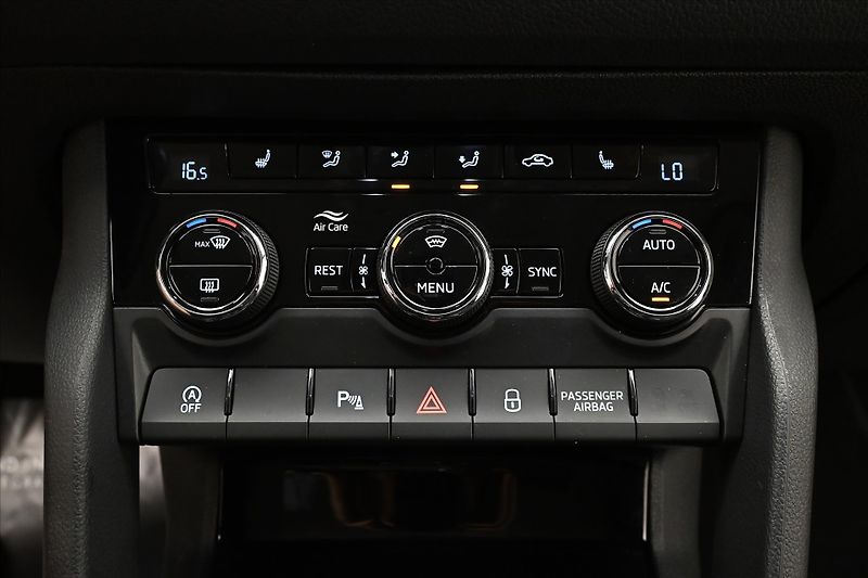 Škoda Kodiaq 1,5 TSI 110 kW TAŽNÉ NAVI Záru - fotka 21 z 31