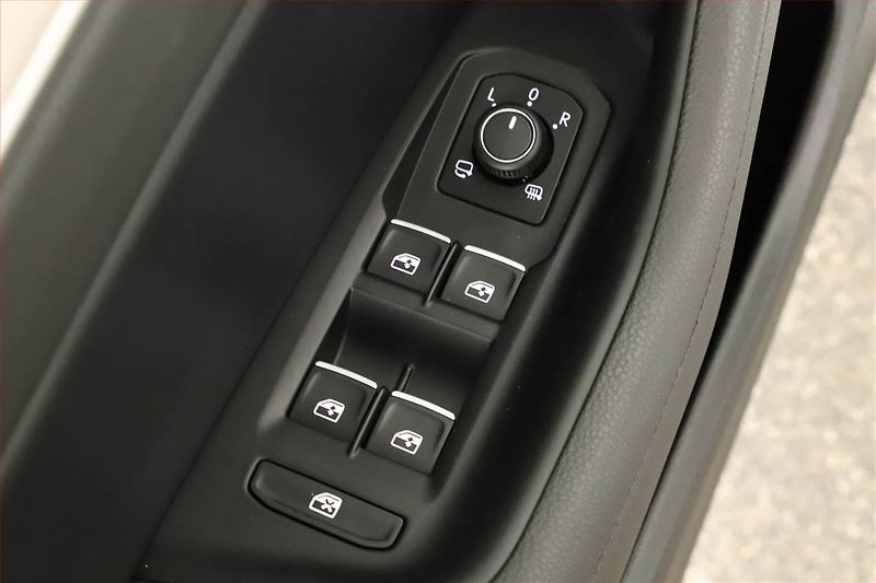 Volkswagen Passat (2018) Highline 2.0 TDI, Automat, ČR - fotka 17 z 18