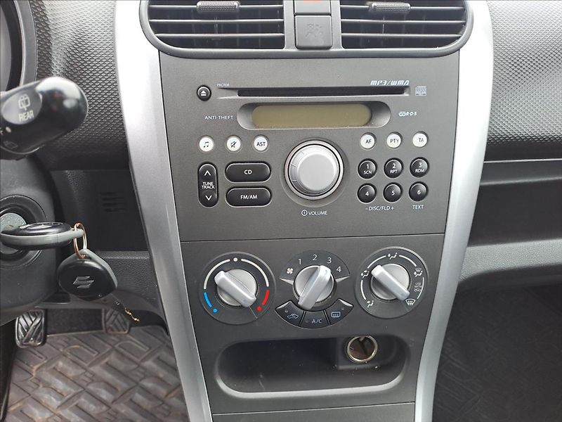 Suzuki Splash 1,0 i KLIMA - fotka 12 z 14