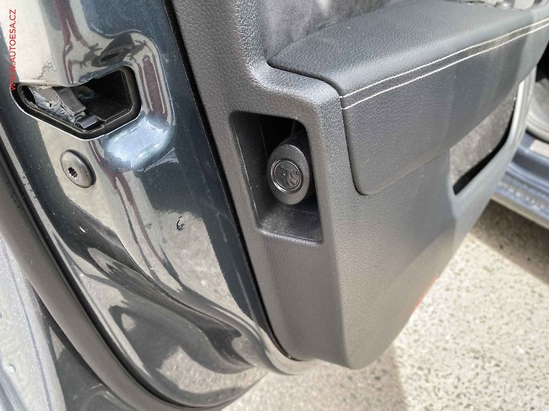 Škoda Superb (2021) 2.0 TDi, SportLine, DSG, LED - fotka 15 z 20