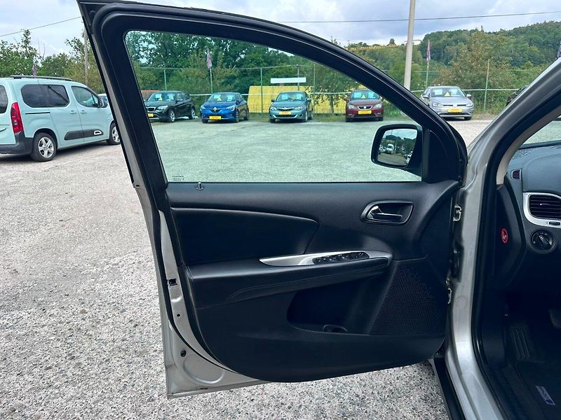 Fiat Freemont (2013) 2.0JTD 7-míst/1MAJ/TEMPOMAT - fotka 11 z 37