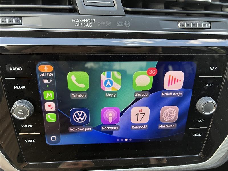 Volkswagen Touran 2,0 TDI ,7 MÍST,TAŽNÉ,KAMERA - fotka 30 z 35