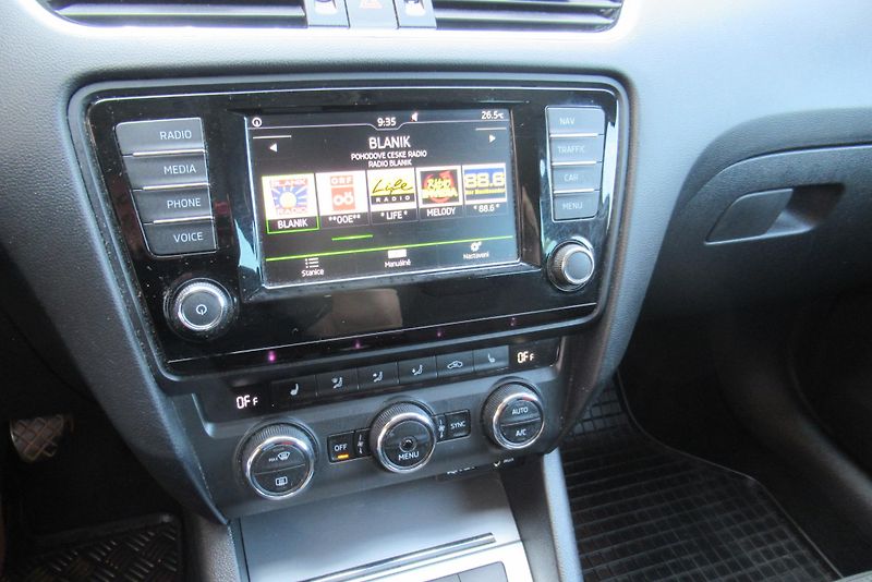 Škoda Octavia 2.0 TDi AUT.KLIMA NAVIGACE - fotka 14 z 21