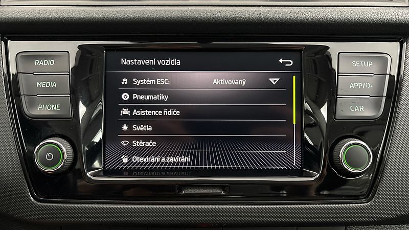 Škoda Fabia 1.0 TSI Ambition Combi - fotka 12 z 24
