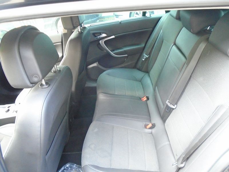 Opel Insignia (2011) 2.0 CDTi Combi 4X4 Automat - fotka 10 z 16