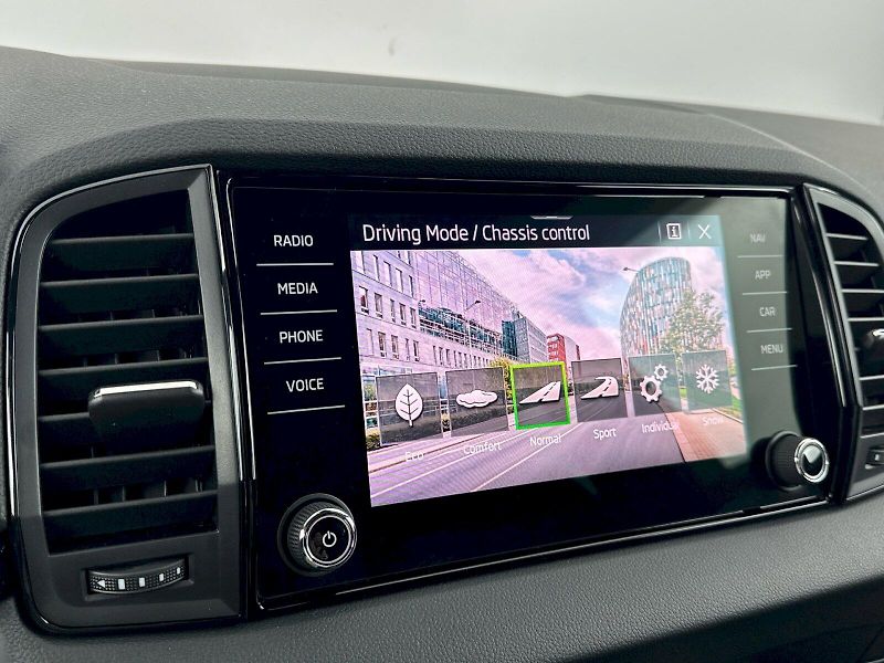 Škoda Karoq (2025) DSG 2.0TSI 140kW 4x4 SportLine - fotka 13 z 37