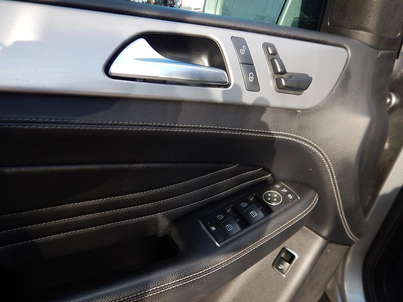 Mercedes-Benz Třídy M ML 350 BLUETEC 4MATIC - fotka 13 z 17