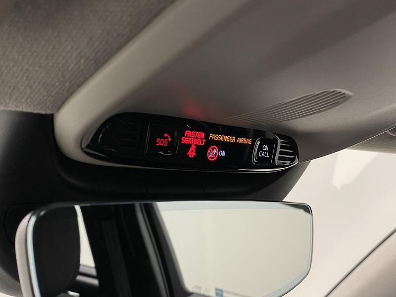 Volvo XC40 T3 MOMENTUM AUT REZERVACE - fotka 29 z 43