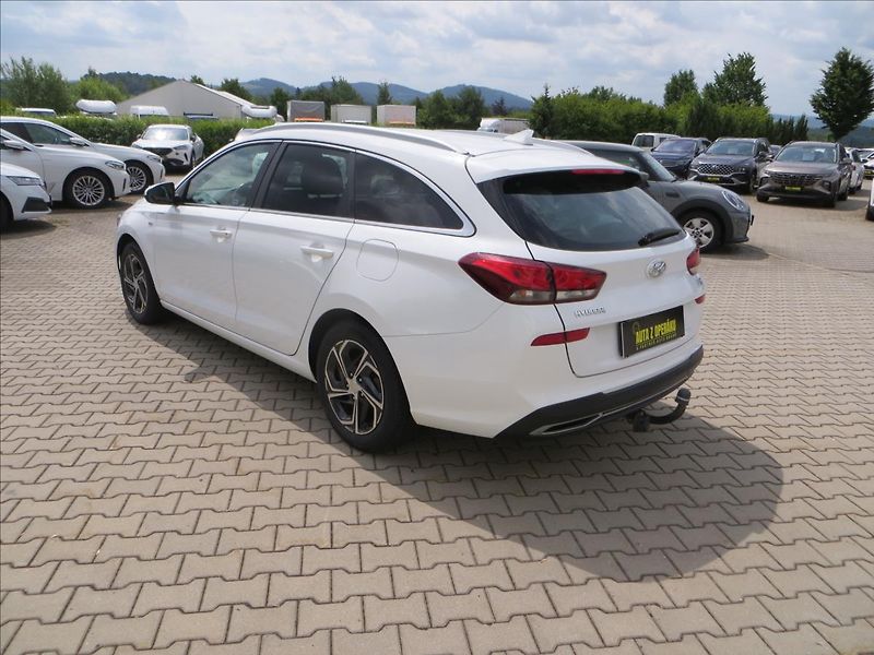 Hyundai i30 1,5 T-GDI mHEV Smart 117 kW - fotka 5 z 25