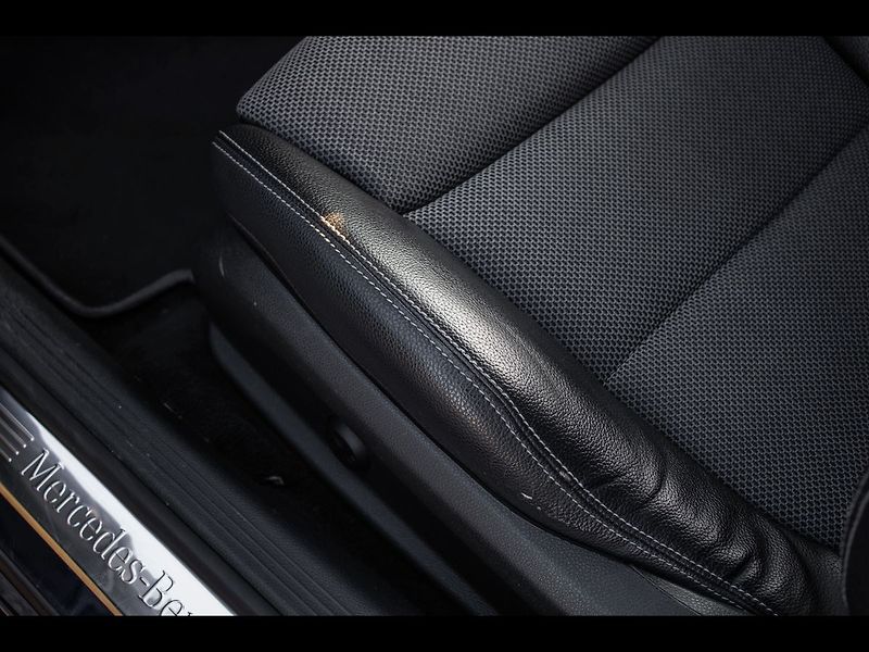 Mercedes-Benz Třídy C 4MATIC 2016 - fotka 22 z 30