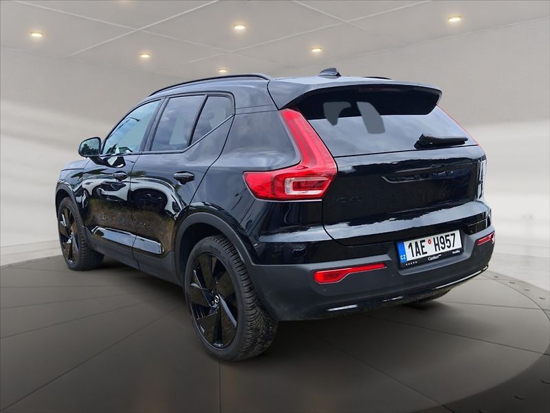 Volvo XC40 2,0 B4 Plus Black Edition AT - fotka 5 z 11