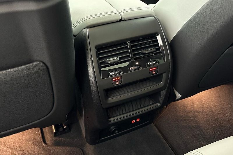 BMW X5 xDrive30d - fotka 27 z 30