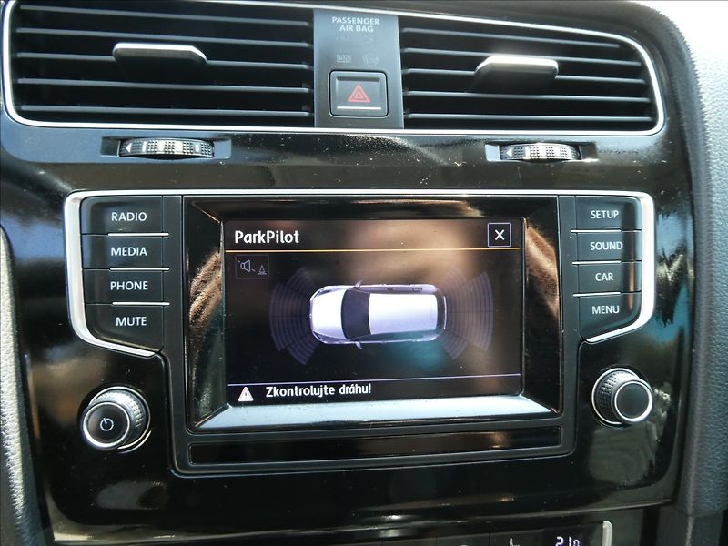 Volkswagen Golf 1,2 TSi 63kW CUP, 2.majitel - fotka 32 z 41
