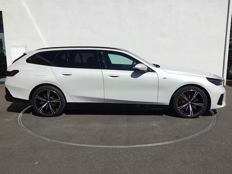 BMW i5 xDrive40 M-Sport Pro Pano HuD - fotka 4 z 19