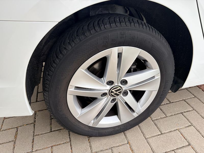 Volkswagen Golf Variant 2.0TDI DSG 110KW LED  - fotka 6 z 48