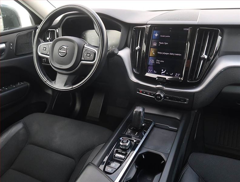 Volvo XC60 (2021) B4 AWD, 4X4,Automat,MHEV,45TKM - fotka 7 z 19