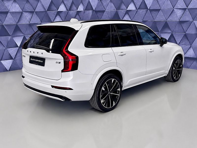 Volvo XC90 B5 AWD PLUS DARK PREMIUM, PANO - fotka 6 z 34