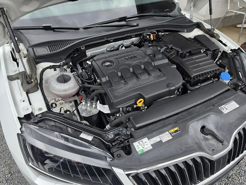 Škoda Superb 2.0 TDI DSG Led Kei TZ Canton  - fotka 17 z 24