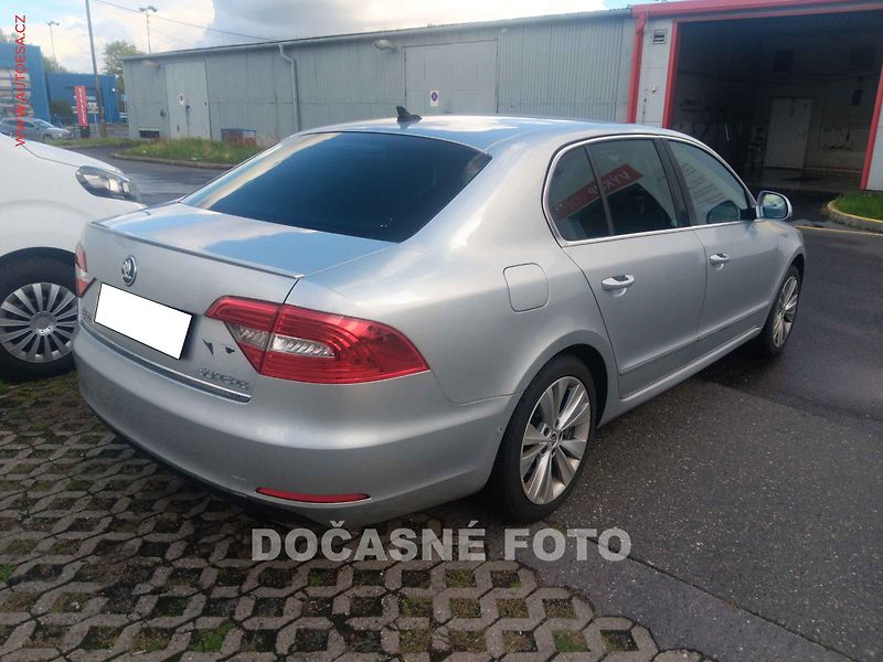 Škoda Superb (2014) 3.6TSI 4x4, ČR, AT, bixen - fotka 2 z 3
