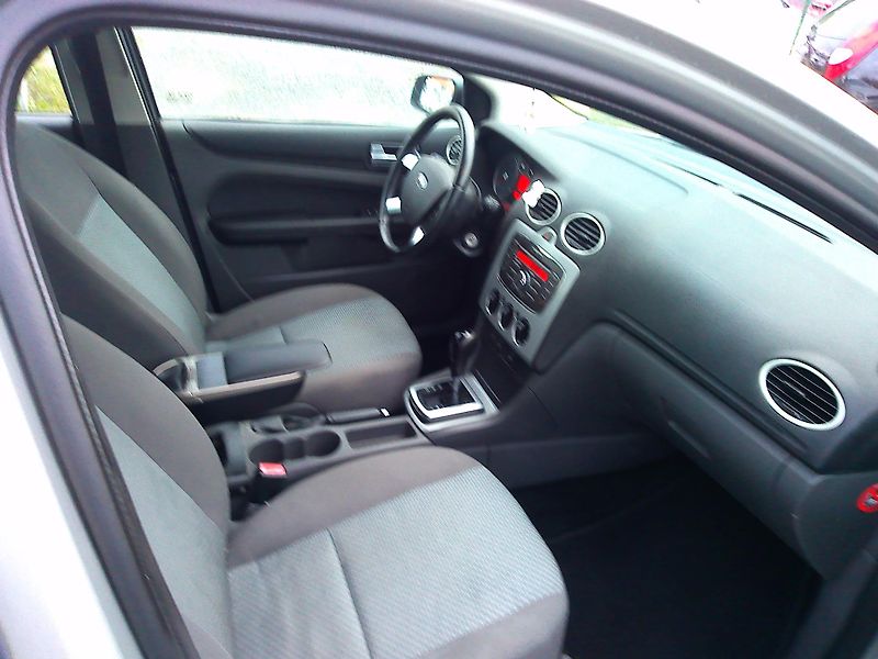 Ford Focus 1.6i,74 kW, automat!, nová STK - fotka 13 z 24