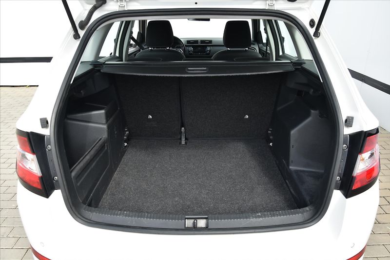 Škoda Fabia 1.0 TSI AMBITION TOUR DPH ČR - fotka 11 z 20