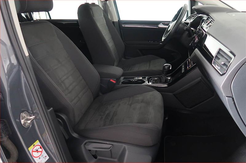 Volkswagen Touran (2023) 2.0 TDI - fotka 9 z 18
