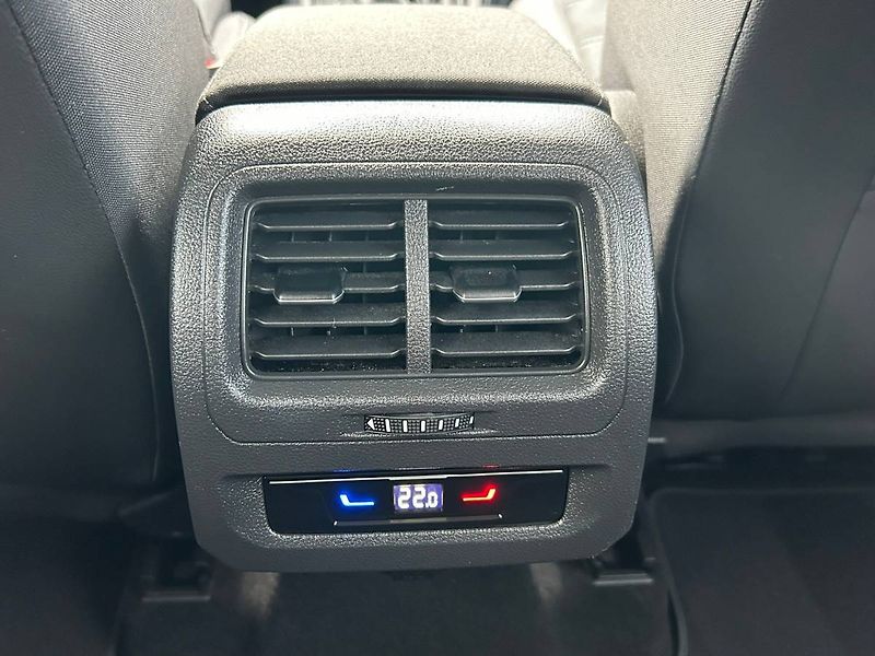 Volkswagen Touran (2022) 2.0 TDI 110kW DSG tažné - fotka 25 z 35