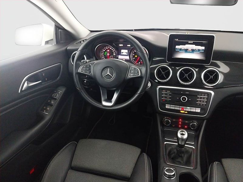 Mercedes-Benz CLA (2017) 180, ČR,1.maj, Bi-Xenony - fotka 7 z 18