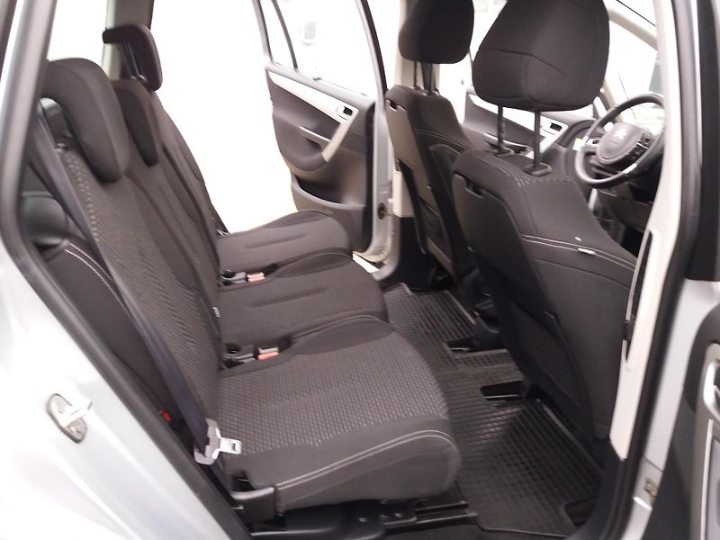 Citroën Grand C4 Picasso 1.6 16V,7.MÍST,SERV.KNÍŽKA!! - fotka 11 z 15