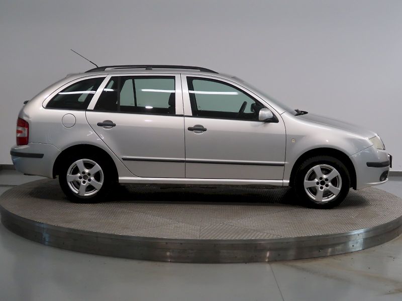 Škoda Fabia (2005) AMBIENTE 1,4i 16V 55KW KLIMA - fotka 9 z 23