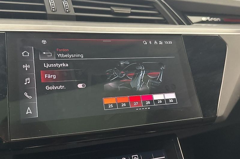 Audi SQ8 e-tron quattro Tažné Pano 360k - fotka 16 z 34