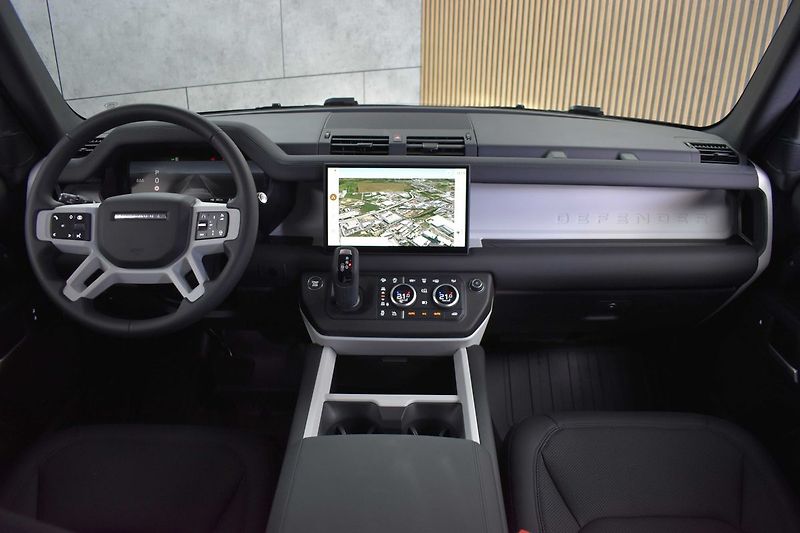 Land Rover Defender 110 S D200 ZÁRUKA*TAŽNÉ*ČR 1.M - fotka 7 z 40