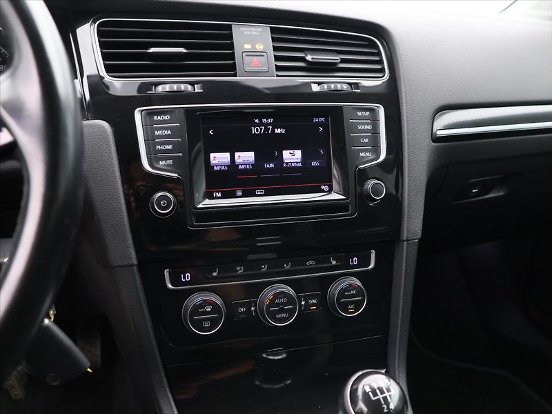 Volkswagen Golf 1,6 TDI 77kW Comfortline CZ - fotka 19 z 30
