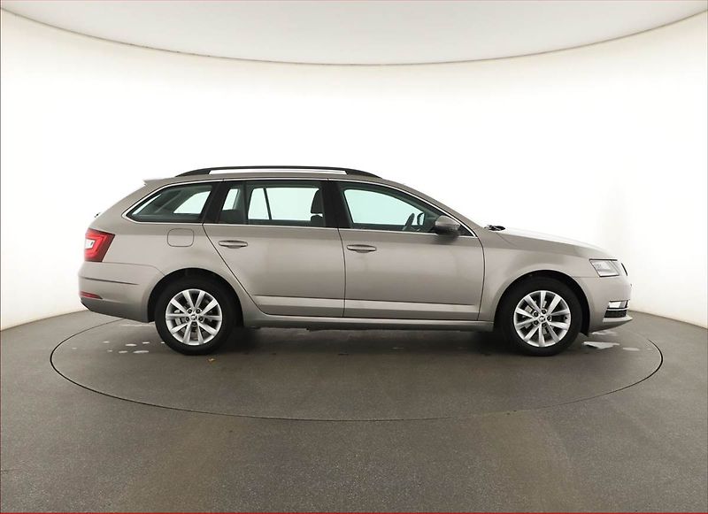 Škoda Octavia (2018) Ambition Plus 1.6 TDI - fotka 6 z 14