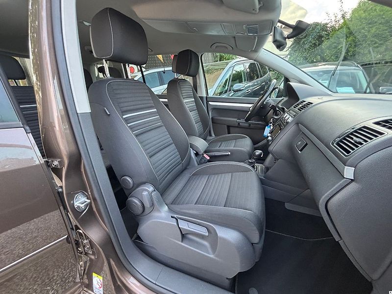 Volkswagen Touran 1.4TSI-103KW.DSG.7MÍST.ZÁRUKA - fotka 26 z 51