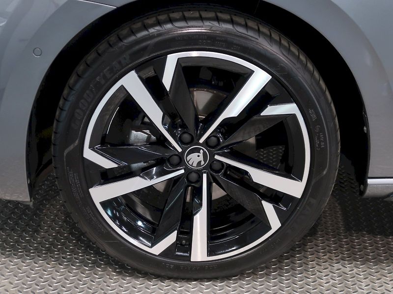 Škoda Scala (2025) MONTE CARLO 1.0TSI 85KW DSG - fotka 12 z 38