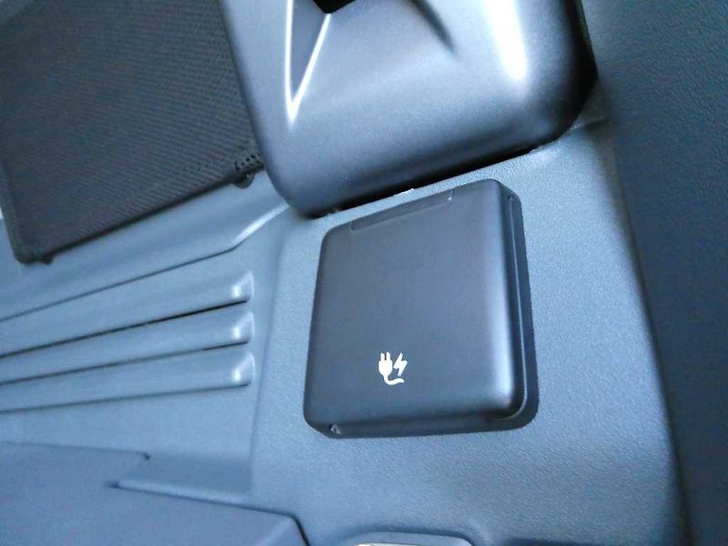 Land Rover Defender (2026) 110 3,0 X-Dynamic SE D250 - fotka 34 z 37