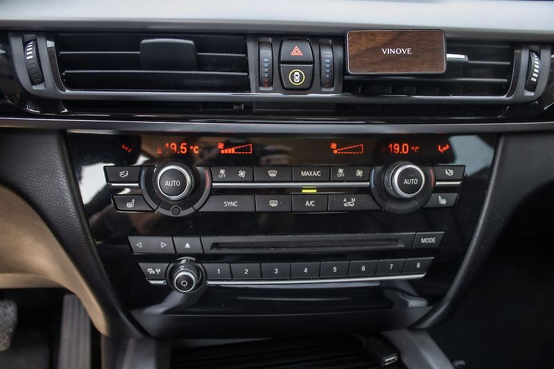 BMW X5 xDrive 30d - fotka 15 z 21