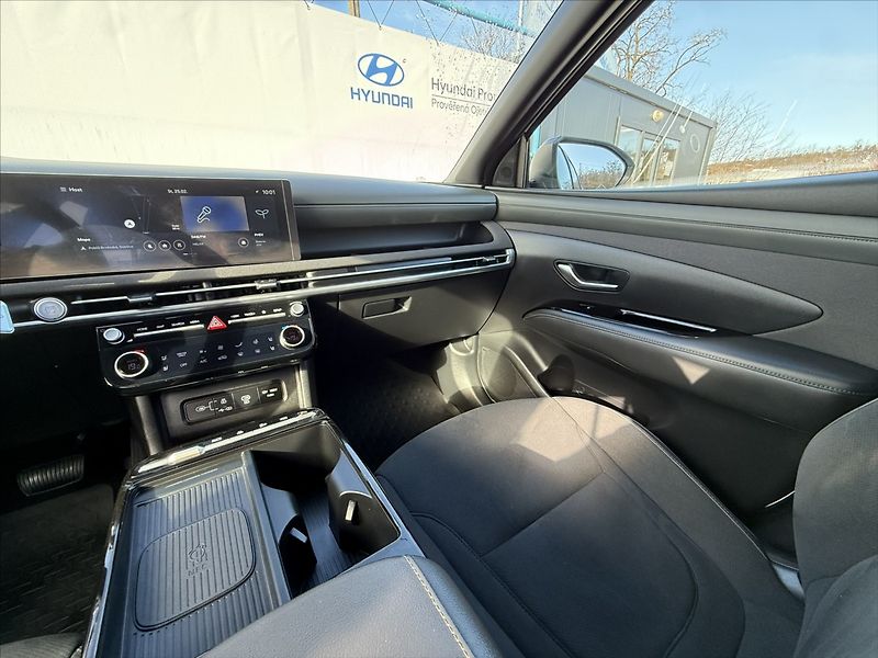 Hyundai Tucson 1,6 T-GDI PHEV 20 YEARS LUXURY - fotka 11 z 26