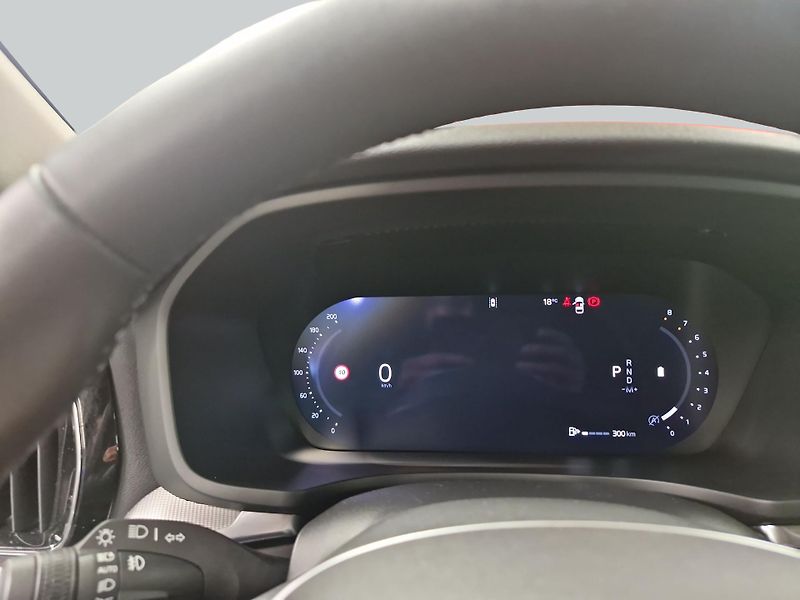 Volvo V60 B4 Plus Dark - fotka 13 z 15