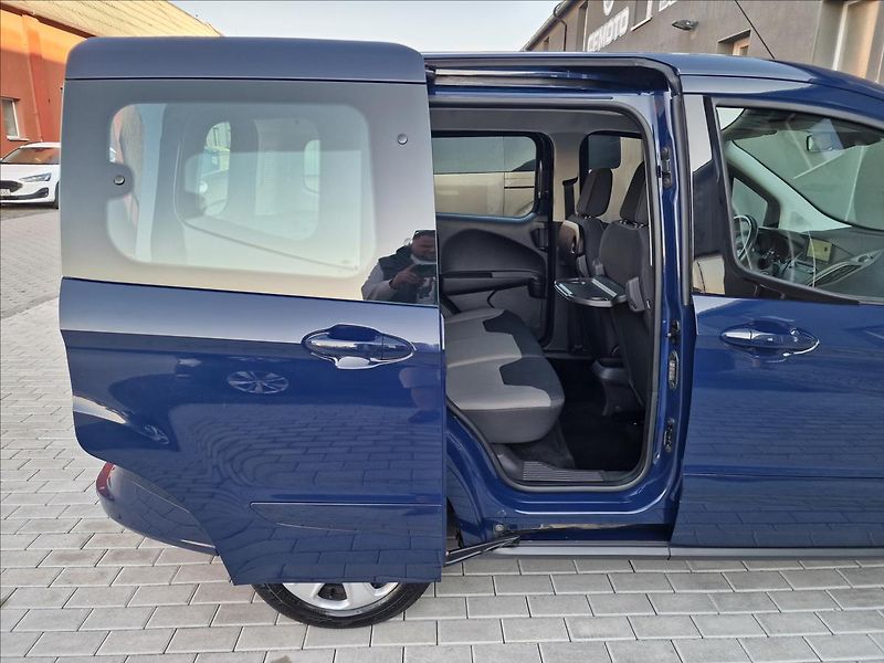Ford Tourneo Courier 1.5TDCi 74kW Trend,ČR,1.Maj. - fotka 16 z 50