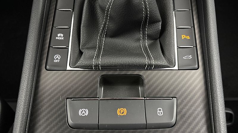 Škoda Superb 1.5 TSI Sportline Combi - fotka 25 z 30