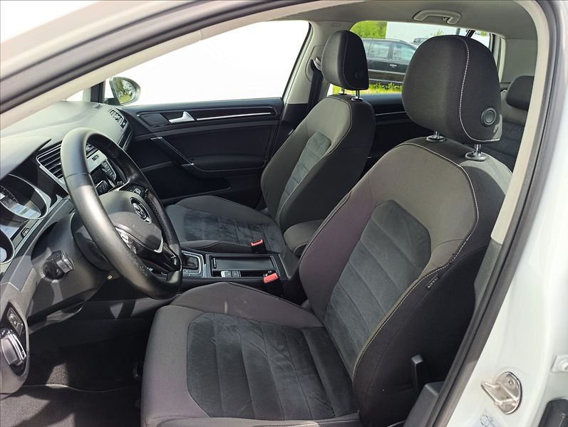Volkswagen Golf 2,0 TDi DSG Aut.Klima Tempomat - fotka 13 z 41