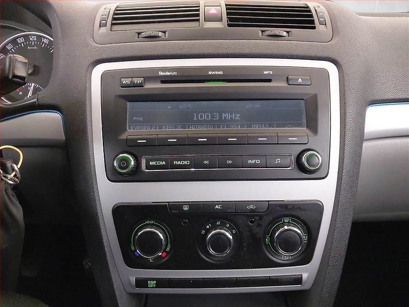 Škoda Octavia (2009) Ambiente 1.6, LPG - fotka 12 z 15