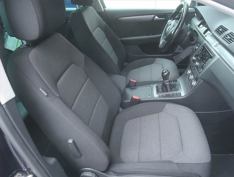 Volkswagen Passat (2013) Comfortline 2.0 TDI - fotka 9 z 16