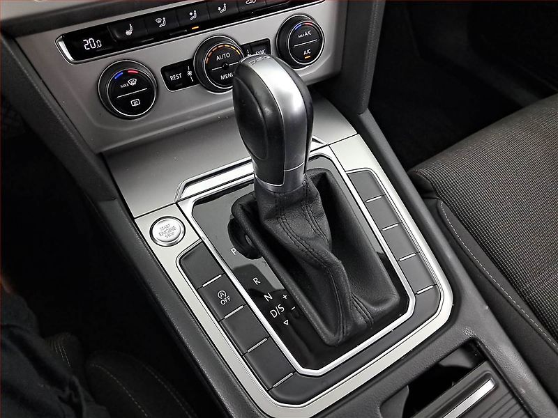 Volkswagen Passat (2018) 2.0 TDI, Automat, Navi - fotka 13 z 21