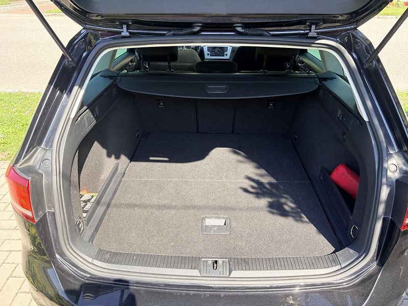 Volkswagen Passat 2.0TDI 110KW MANUAL PANORAMA - fotka 37 z 44