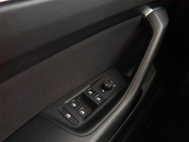 Volkswagen Passat (2020) 2.0 TDI, Automat, Navi - fotka 27 z 28
