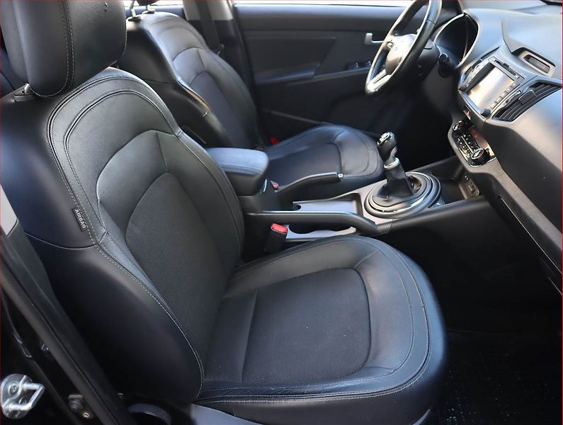 Kia Sportage (2012) 2.0 CRDi, Navi, Tempomat - fotka 9 z 17